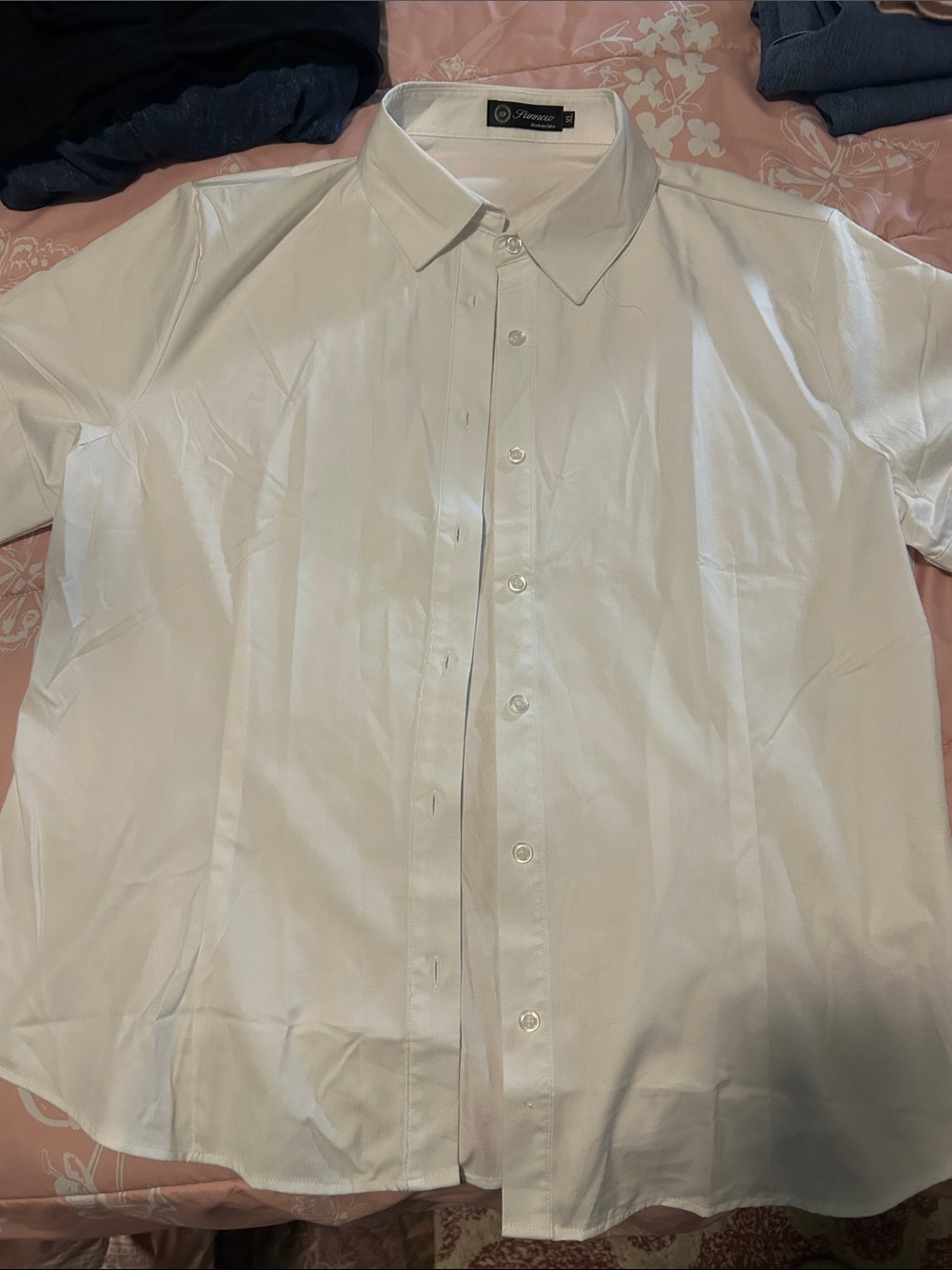 Women’s White Short-Sleeve Dress Shirt - Unbranded